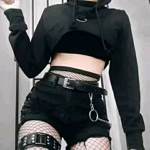Grunge/Alt Aesthetic: Dark Layers + Rebellious Attitude