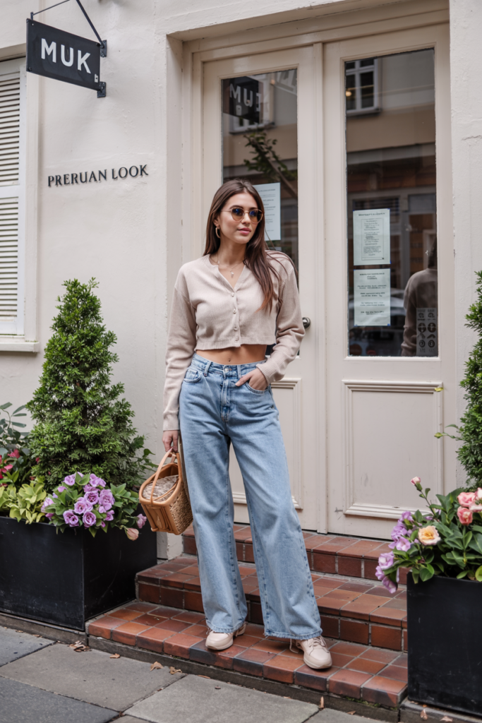 11 Life-Changing Wide Leg Jeans Outfits for a Flawless 2026