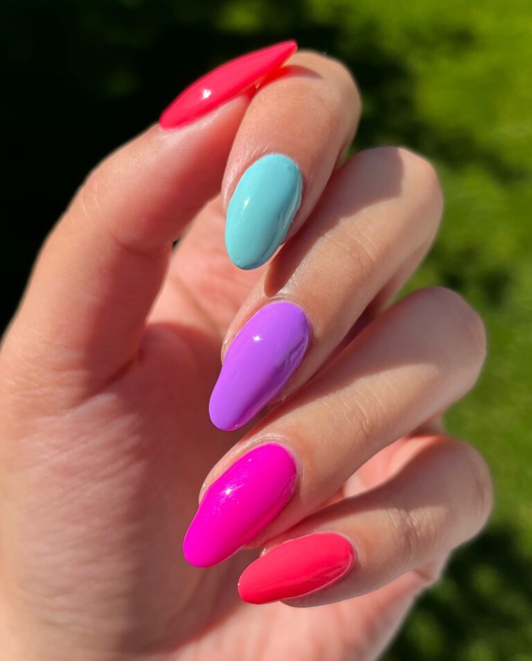 Summer nails colours